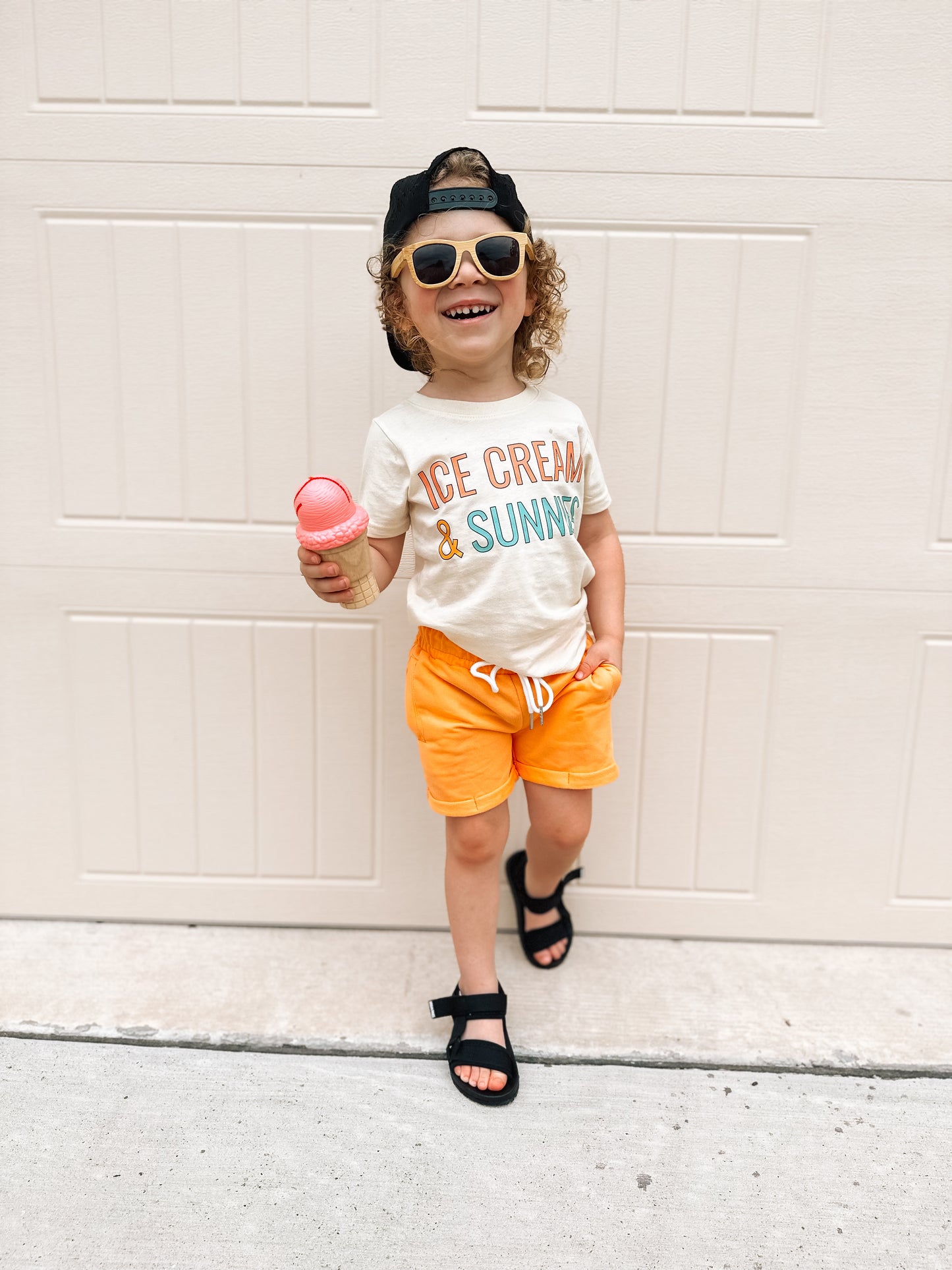Sunnies| Oatmeal Graphic T-shirt