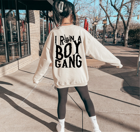 Run Things | Sand Gildan Sweatshirt