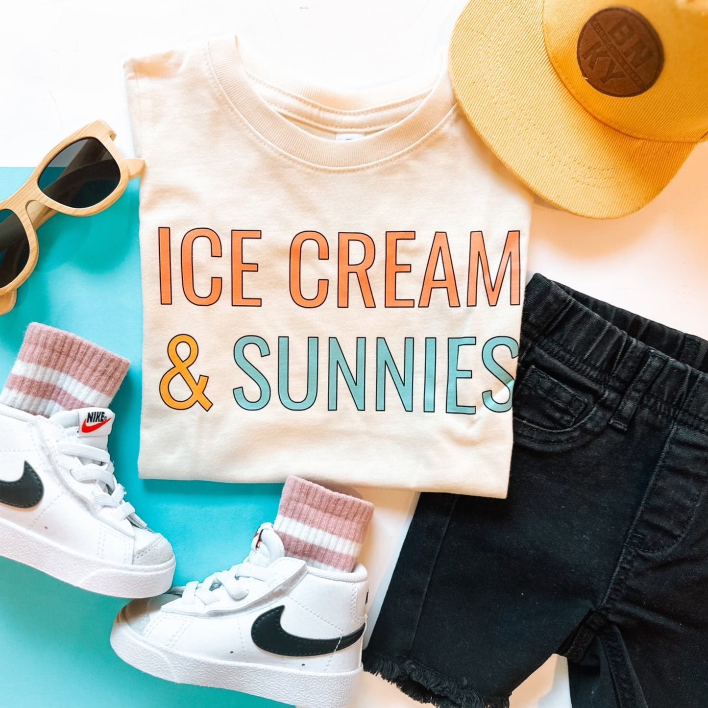 Sunnies| Oatmeal Graphic T-shirt